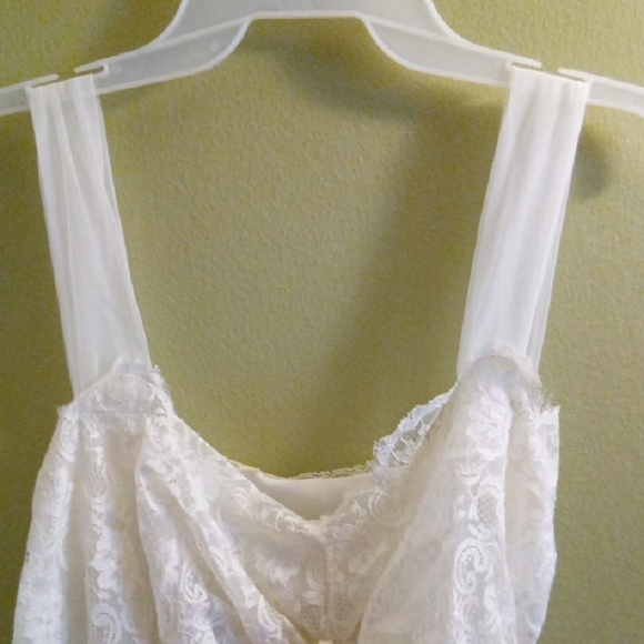 Womans Vintage 36c White Lace Sheer Chemise with Airy Fit and Floral Details - Picture 5 of 8